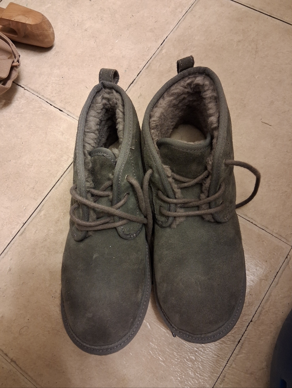 Mens UGG gray Suede Winter Boots with Sherpa Lining Sheepskin Size 6, Fit for 5